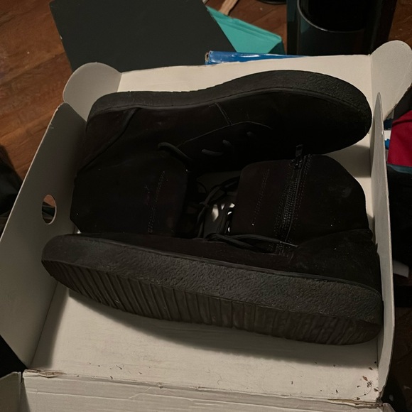 Boots a 12 sneakers 13 - Picture 1 of 2